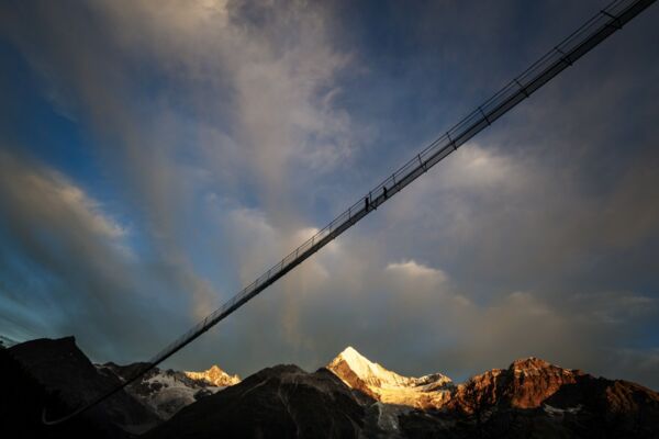 Un saut sur le pont suspendu le plus long du monde