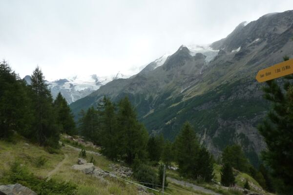 Randonnée le long des bisses dans vallée de Saas