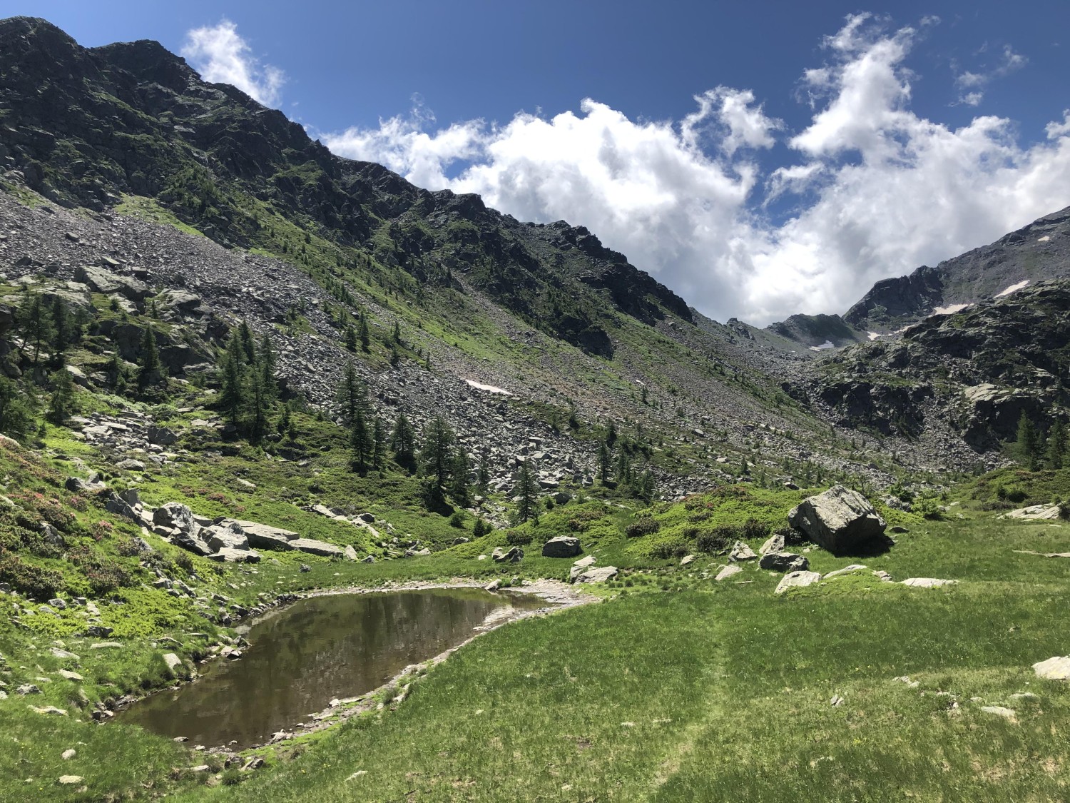 Passage à proximité de bon nombre de lacs de montagne