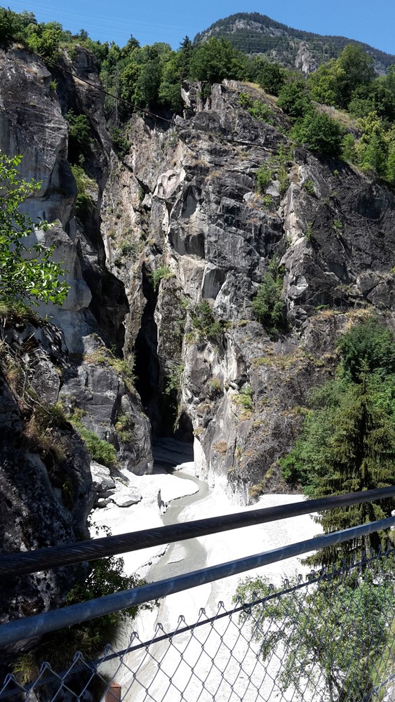 Pont suspendu sur les gorges de Massa